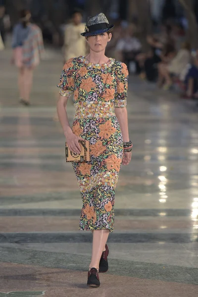 Look 48